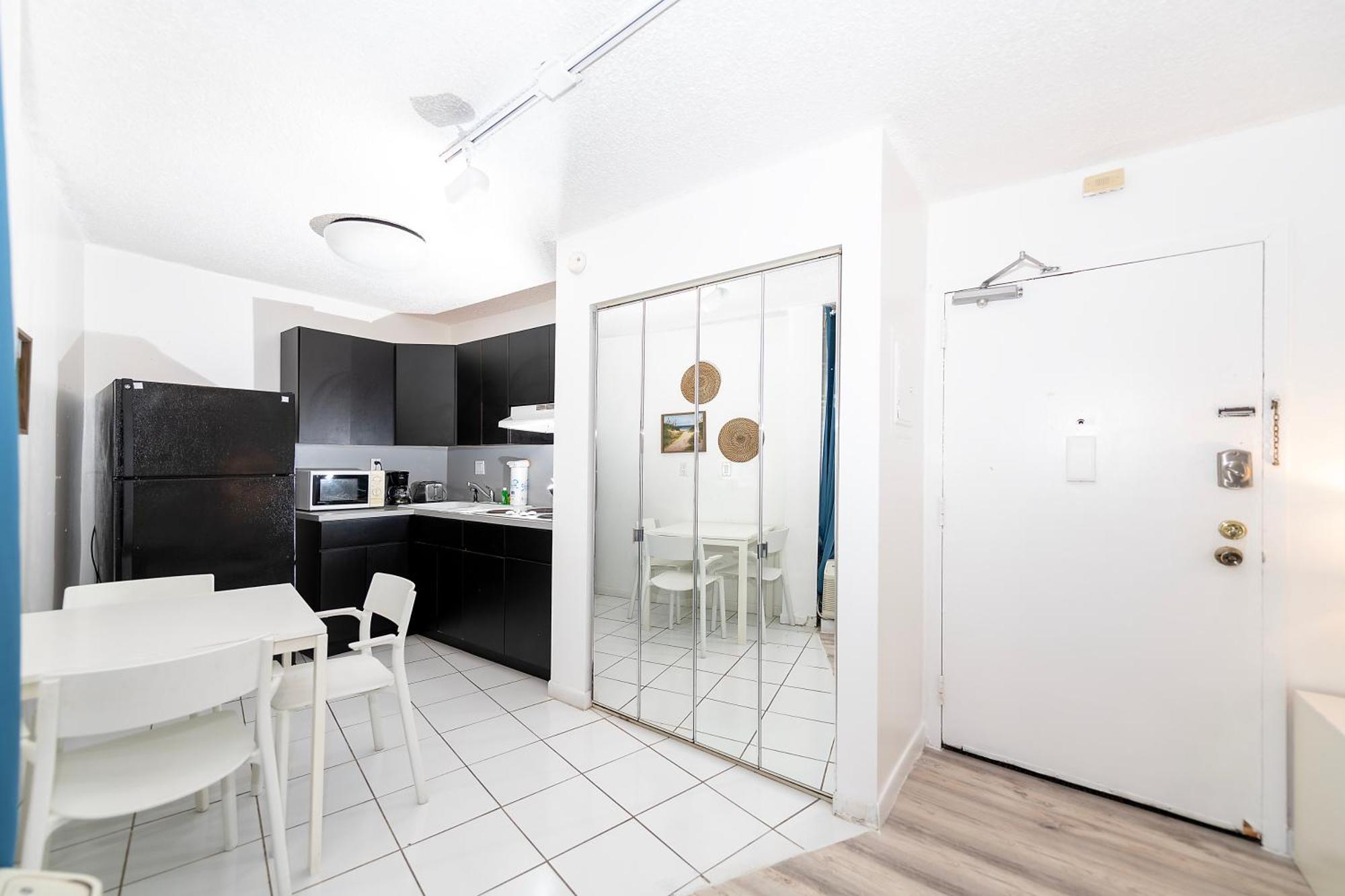 Sobe Apartments Майами-Бич Экстерьер фото